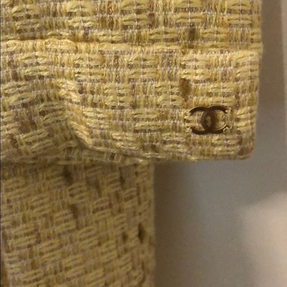 Vintage CHANEL Yellow Jacket - Picture 6 of 9